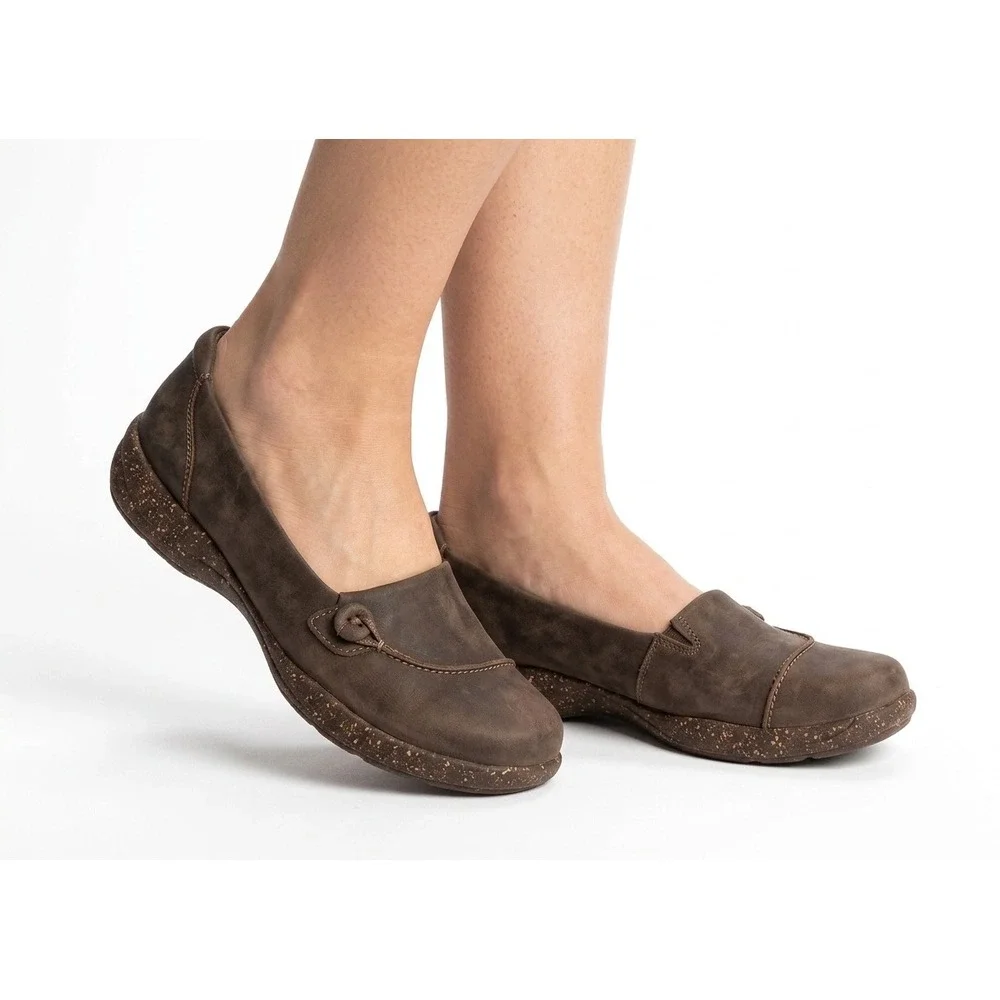 Clarks‎ Collection Women's Carleigh Lulin Olive Leather Slip On Loafers Size 6.5